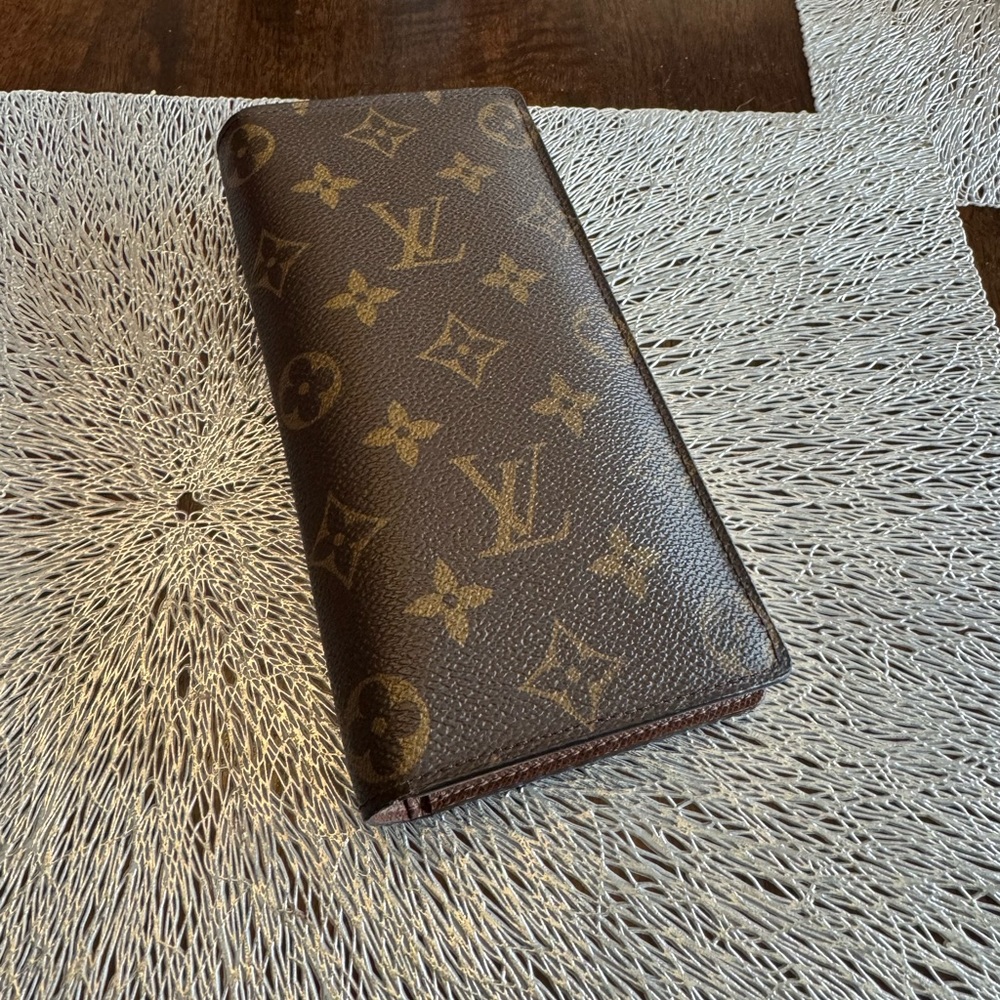 Louis Vuitton Brazza Wallet (2020 made)
